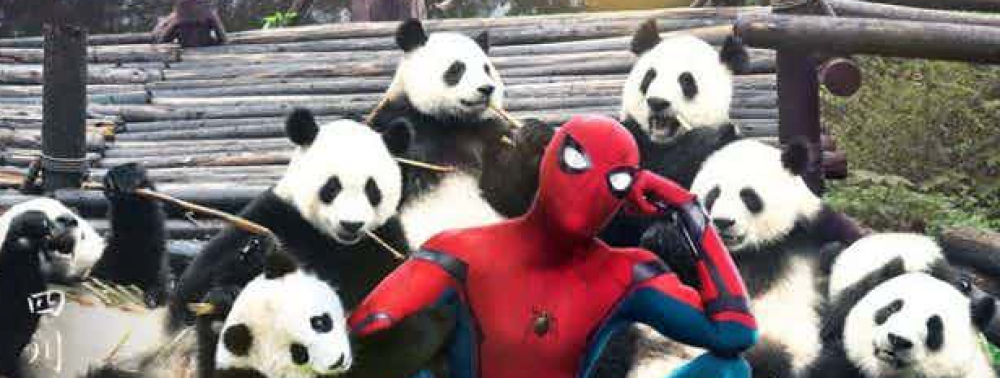 Le Tisseur pose avec des pandas pour la promo chinoise de Spider-Man : Homecoming