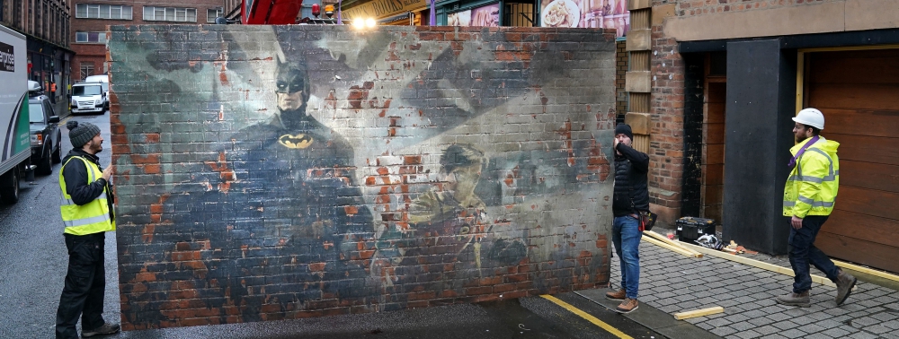 Batgirl : premières images de tournage (avec un graffiti Batman & Robin) pour le film HBO Max
