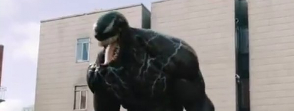Venom casse une voiture (mais sans gilet jaune) dans une première scène coupée du film