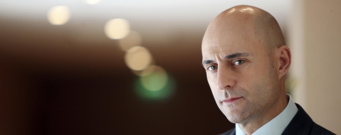 Batman/Superman : Bryan Cranston ou Mark Strong pour incarner Lex Luthor?