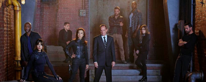 Le casting réuni dans une image de la saison 2 d'Agents of S.H.I.E.L.D.
