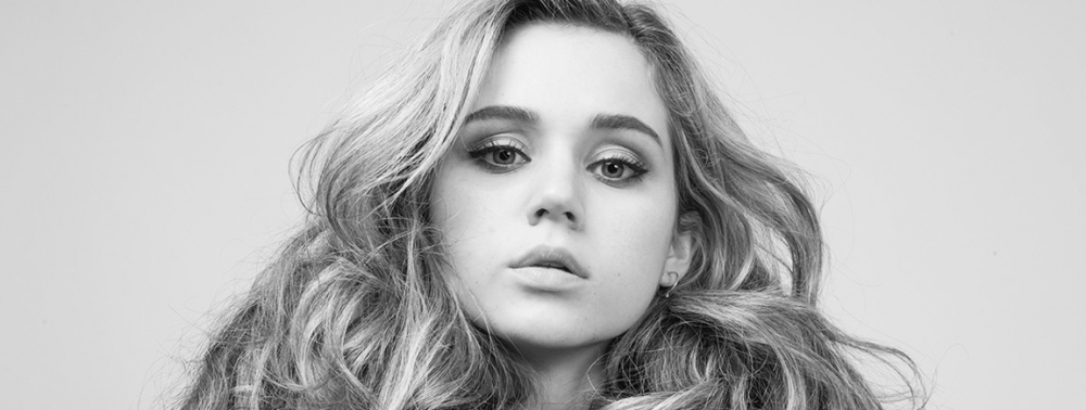 Brec Bassinger sera Stargirl pour la série TV de Geoff Johns sur DC Universe