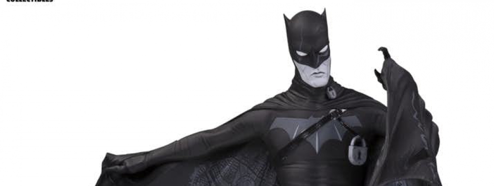 Gerard Way présente ses figurines Batman et Joker Black & White