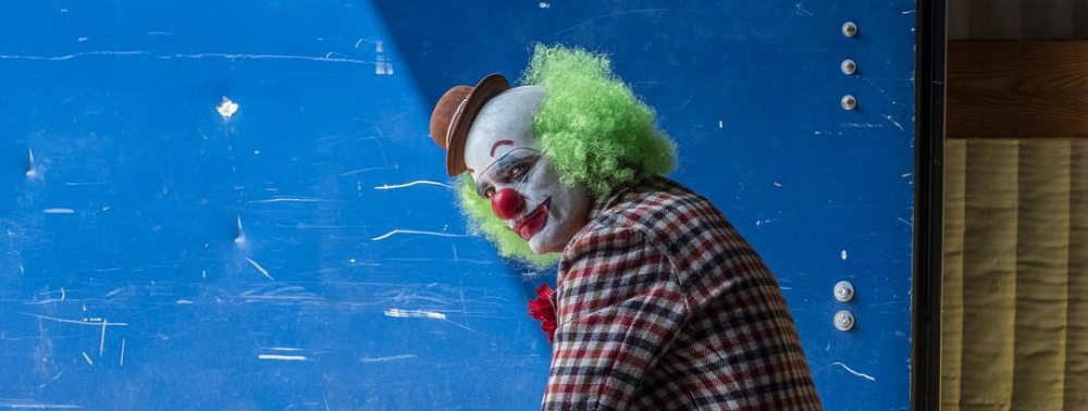 Joaquin Phoenix est un clown triste (et effrayant) sur une nouvelle photo de Joker