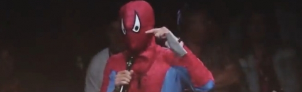 Un Fanboy très particulier investit la scène du Panel Spider-man 
