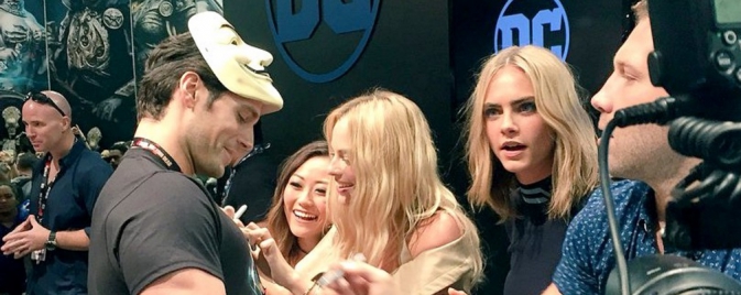 Henry Cavill surprend le casting de Suicide Squad à la San Diego Comic Con
