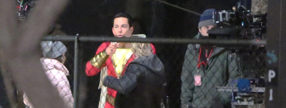 Zachary Levi ré-apparaît en costume (et de face) sur une nouvelle photo de tournage de Shazam