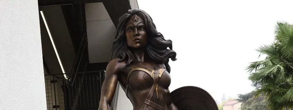 Au tour de Wonder Woman d'avoir son immense statue de bronze à Burbank