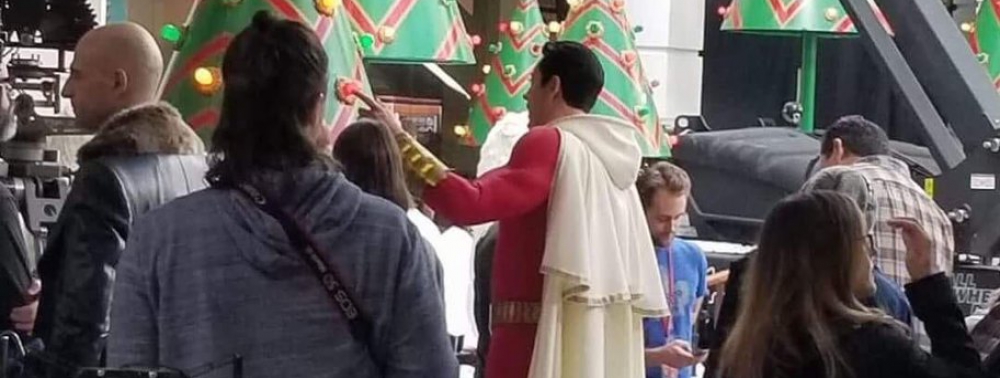 Zachary Levi se montre en costume sur le tournage de Shazam