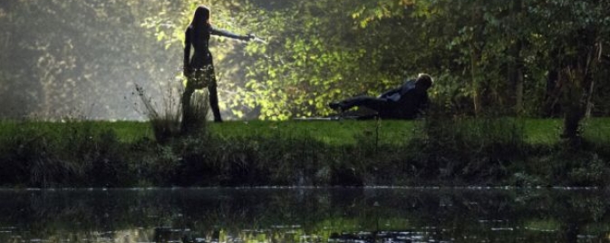 Des images de Huntress en action dans Arrow