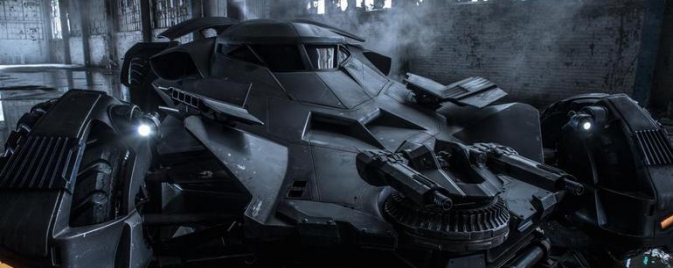 Batman v Superman : gros plans sur la Batmobile et les costumes de la trinité 