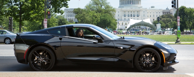 Black Widow fait de la pub pour Corvette