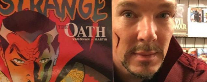 Un Benedict Cumberbatch en costume rend visite à un Comics Shop New-Yorkais