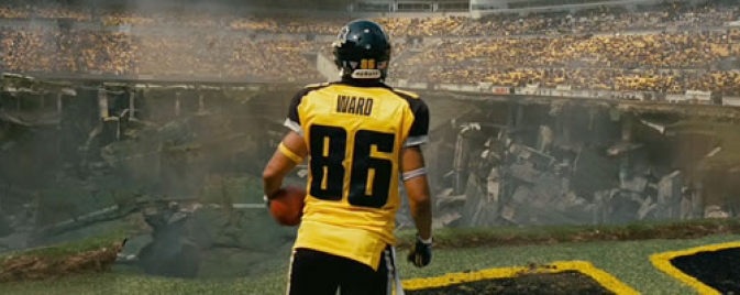 Une statuette pour la star de la NFL de Dark Knight Rises