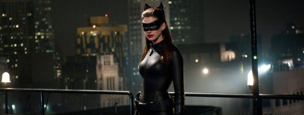 Anne Hathaway serait intéressée par l'idée de reprendre le rôle de Catwoman