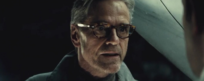 Jeremy Irons estime que Batman v Superman mérite ses mauvaises critiques