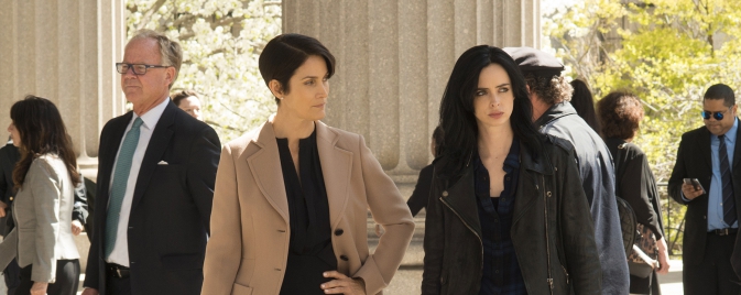 S.J.Clarkson (Dexter, Orange Is The New Black) est l'un des réalisateurs de Jessica Jones