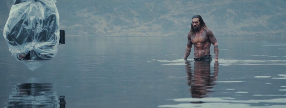 Aquaman sort du bain dans des images de tournage de Justice League
