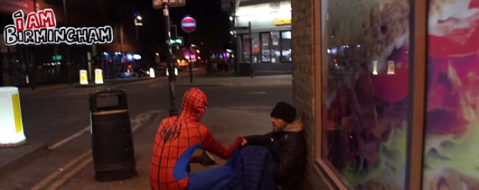 Un vrai Spider-Man dans les rues de Birmingham