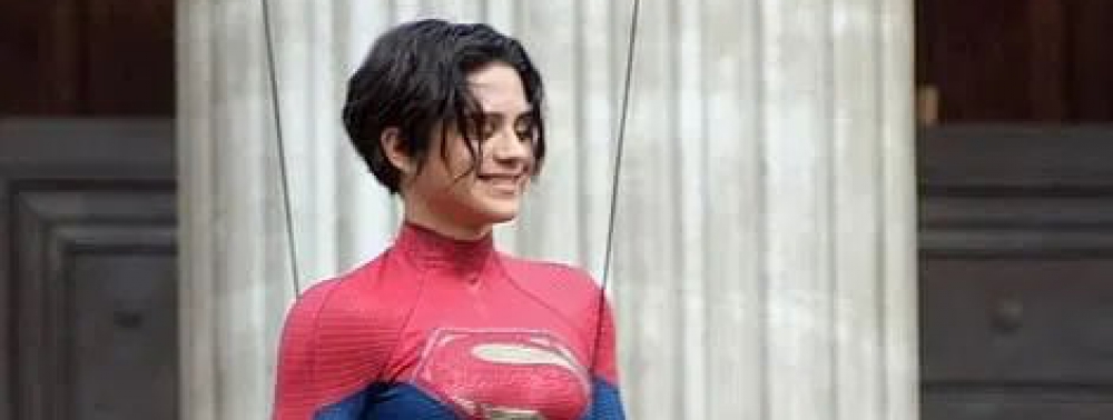 The Flash : Sasha Calle se dévoile en Supergirl toute costumée