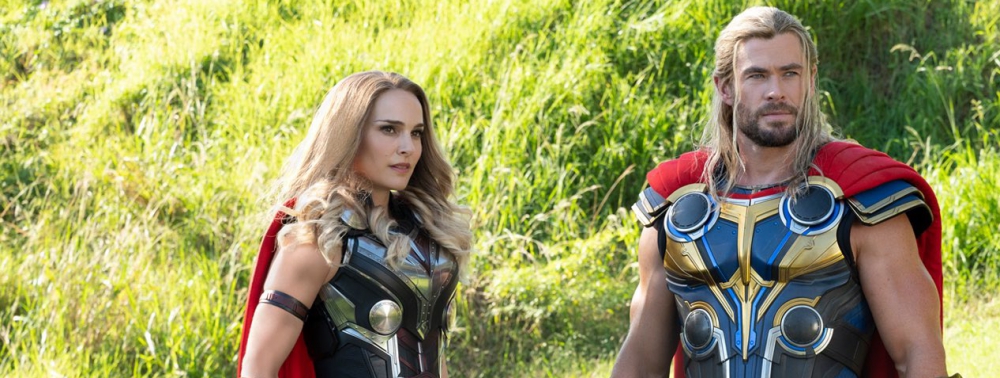 Natalie Portman et Chris Hemsworth montrent leurs gros biceps pour Thor : Love and Thunder
