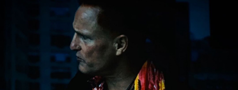 Tom Hardy présente un Woody Harrelson (Cletus Kasady) en chemise hawaïenne pour Venom 2