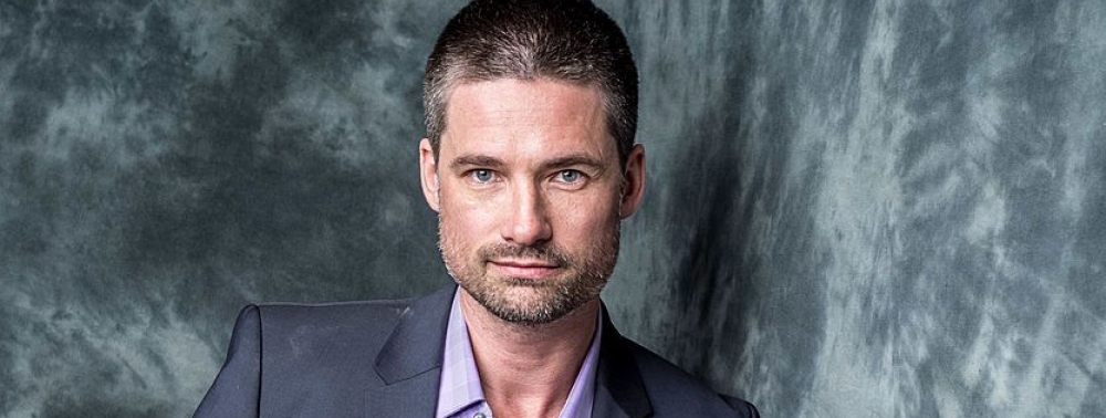 Batwoman : la série recrute Warren Christie pour le rôle de Bruce Wayne (ou presque)